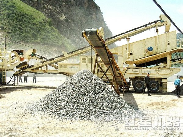 河南南陽時產500噸鵝卵石破碎加工現(xiàn)場 河南南陽時產500噸鵝卵石破碎加工現(xiàn)場