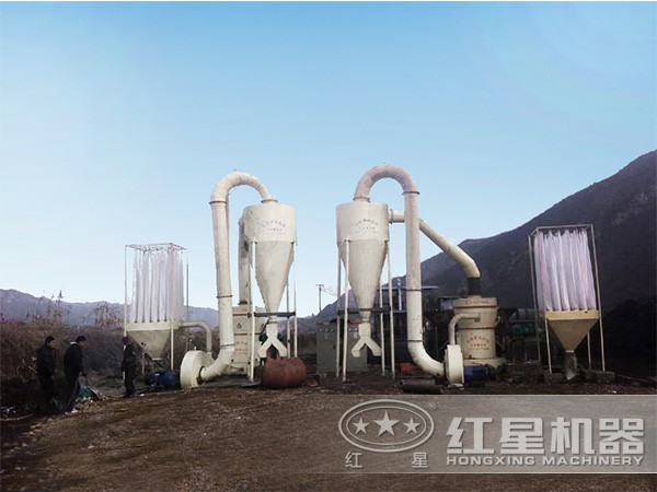 河北某鉀長石磨粉機工作現(xiàn)場 河北某鉀長石磨粉機工作現(xiàn)場