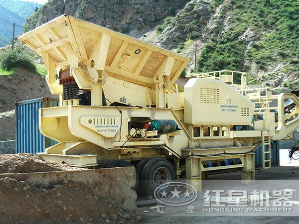 車載碎石機工作現(xiàn)場 車載碎石機工作現(xiàn)場