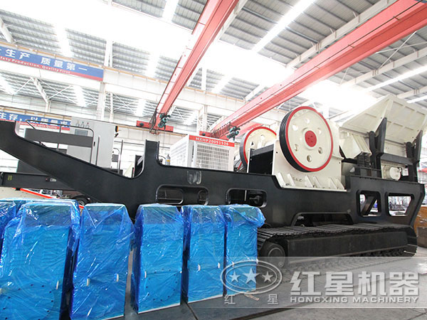 履帶移動破石機(jī)械:配顎破機(jī) 履帶移動破石機(jī)械:配顎破機(jī)