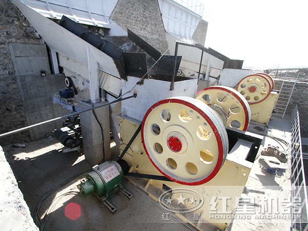 錫礦破碎機(jī)工作現(xiàn)場 錫礦破碎機(jī)工作現(xiàn)場