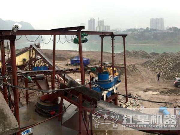 河南鐵礦石沖擊式破碎機(jī)工作現(xiàn)場 河南鐵礦石沖擊式破碎機(jī)工作現(xiàn)場