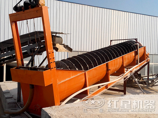 黑錳礦螺旋分級機(jī)工作現(xiàn)場 黑錳礦螺旋分級機(jī)工作現(xiàn)場