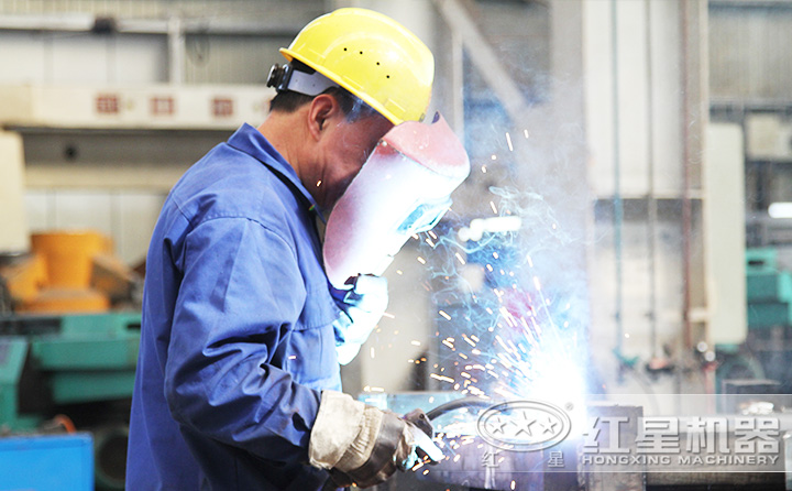 時產(chǎn)量150噸車載破碎制砂一體機生產(chǎn)車間