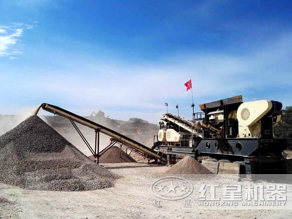 移動(dòng)碎石機(jī)作業(yè)現(xiàn)場(chǎng)圖 移動(dòng)碎石機(jī)作業(yè)現(xiàn)場(chǎng)圖