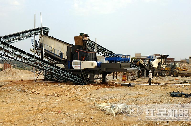 移動式水泥塊破碎機工作現(xiàn)場圖 移動式水泥塊破碎機工作現(xiàn)場圖