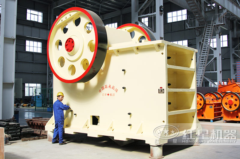 大型顎式石子粉碎機(jī) 大型顎式石子粉碎機(jī)