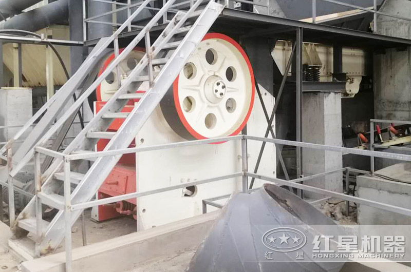 顎式破碎機(jī)作業(yè)現(xiàn)場圖片 顎式破碎機(jī)作業(yè)現(xiàn)場圖片