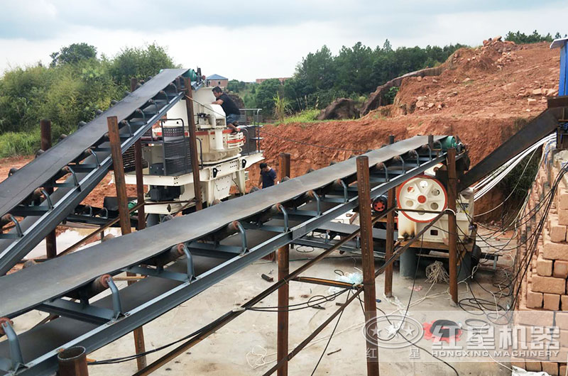 沖擊破碎機(jī)工作現(xiàn)場(chǎng)實(shí)拍圖 沖擊破碎機(jī)工作現(xiàn)場(chǎng)實(shí)拍圖