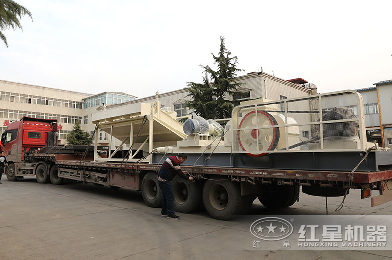 對輥破碎機發(fā)往客戶現(xiàn)場 對輥破碎機發(fā)往客戶現(xiàn)場