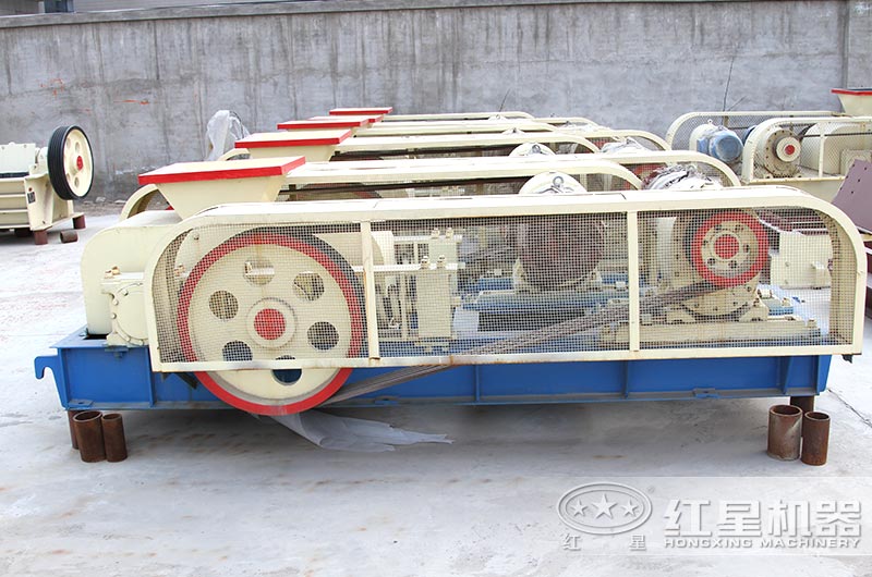 輥式破碎機(jī)圖片 輥式破碎機(jī)圖片