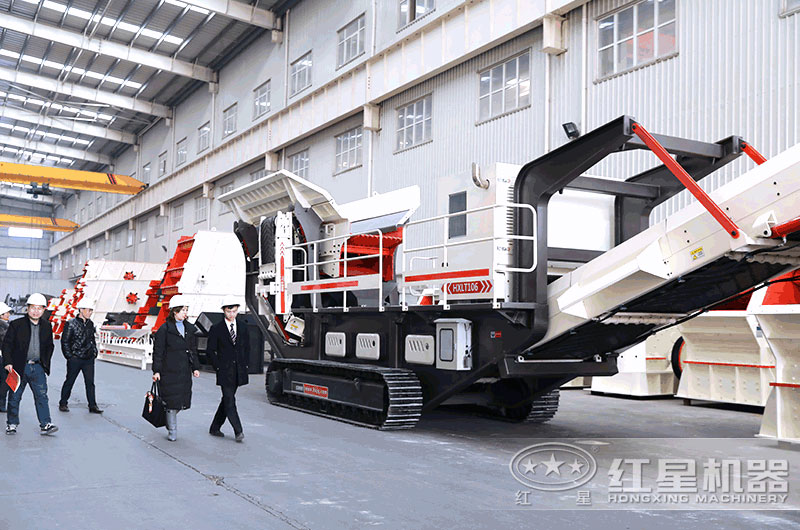 客戶(hù)來(lái)廠考察履帶破碎機(jī) 客戶(hù)來(lái)廠考察履帶破碎機(jī)
