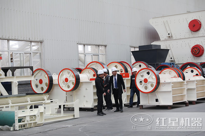 客戶來廠參觀鄂破機(jī) 客戶來廠參觀鄂破機(jī)